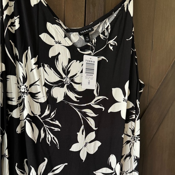 NEW✨TORRID Black Floral Challis Cami - Picture 5 of 5